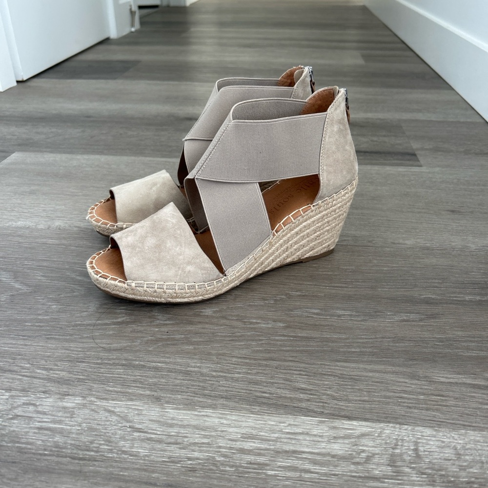 Chic Taupe Espadrille Wedges